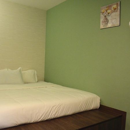 Hotel Sri Rembia Малакка Экстерьер фото