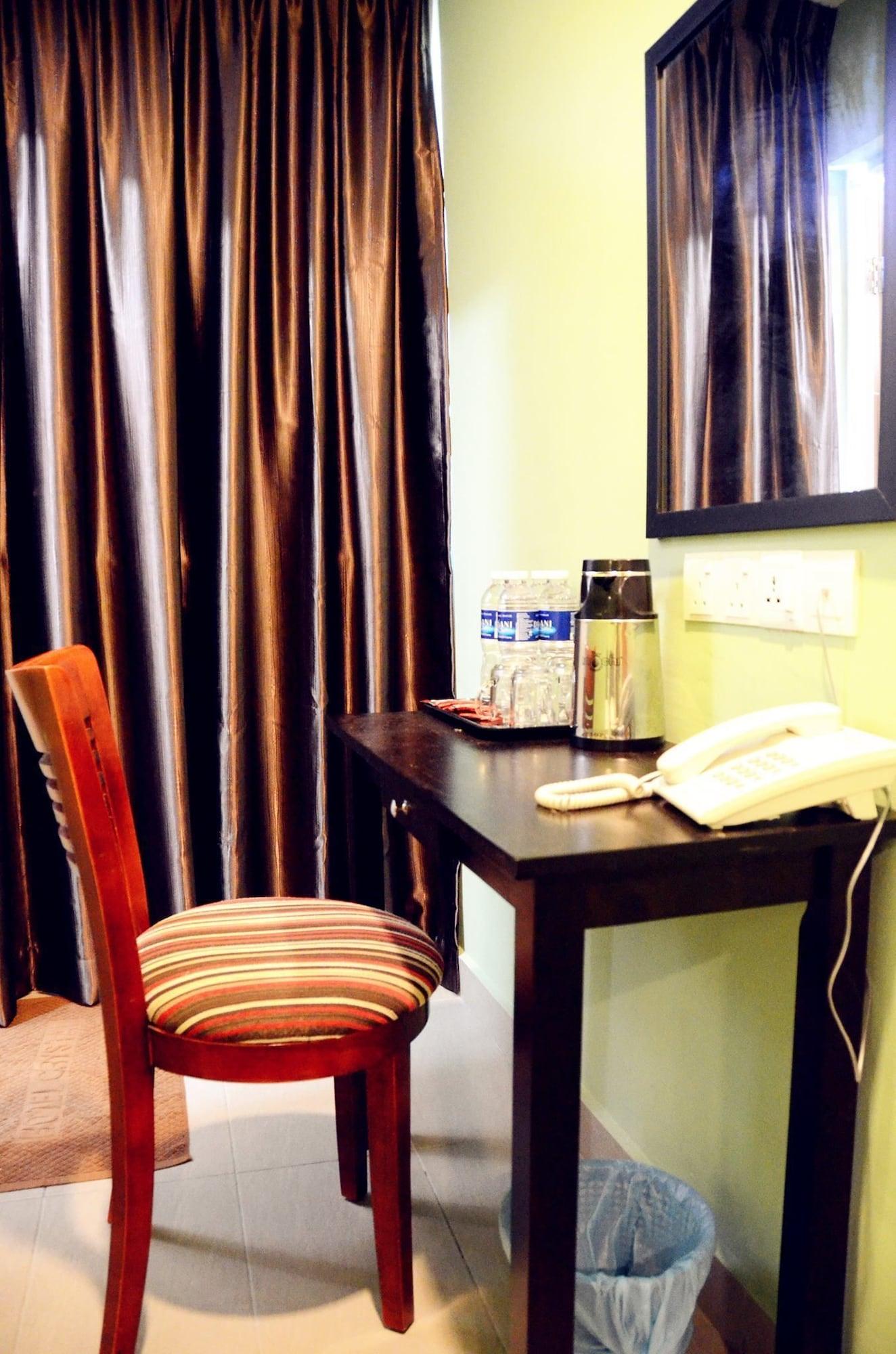 Hotel Sri Rembia Малакка Экстерьер фото