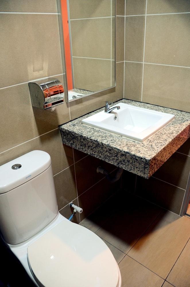 Hotel Sri Rembia Малакка Экстерьер фото